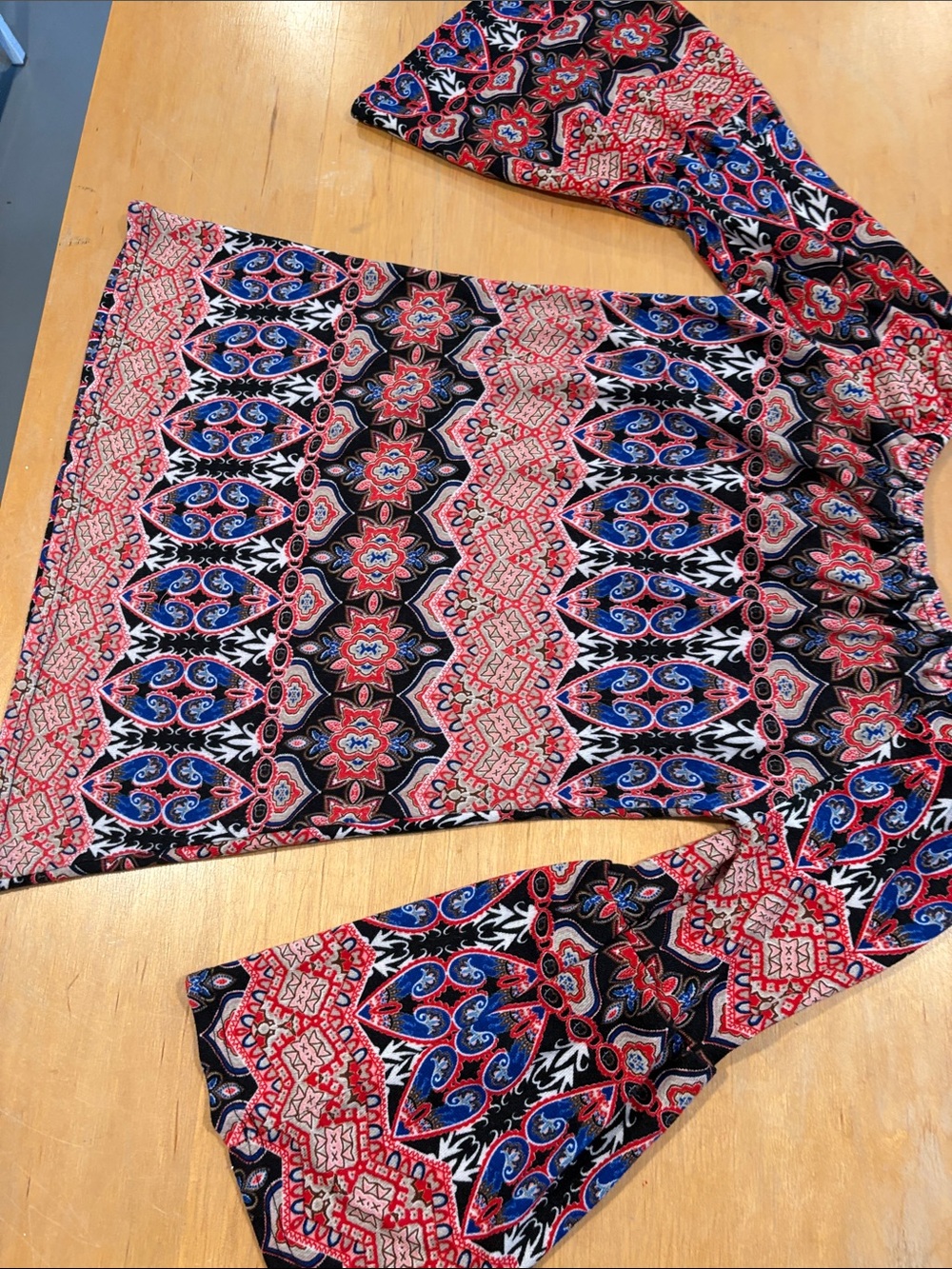 WinWin ~ Multicolor Printed Bell Sleeve Tunic Top - Red White Blue Black